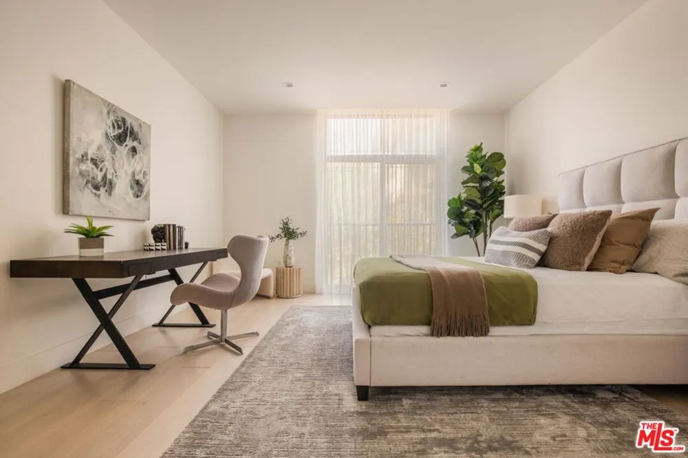 425 Palm Drive #402 Beverly Hills, CA 90210