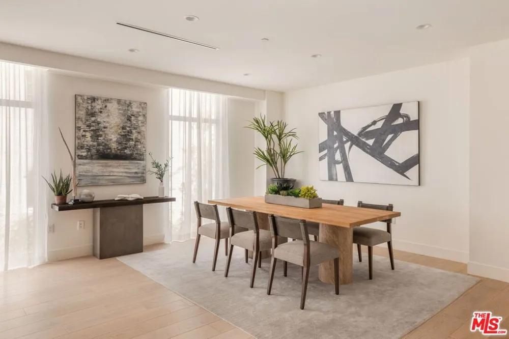 425 Palm Drive #402 Beverly Hills, CA 90210