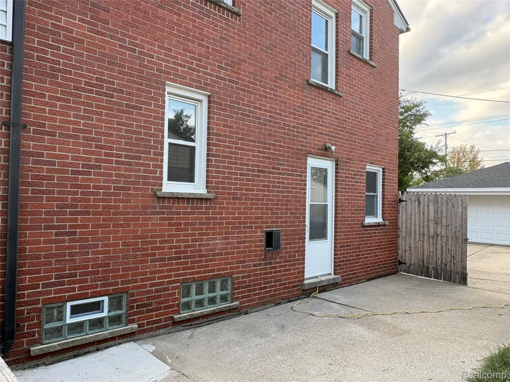 18259 Spring Court S Fraser City, MI 48026