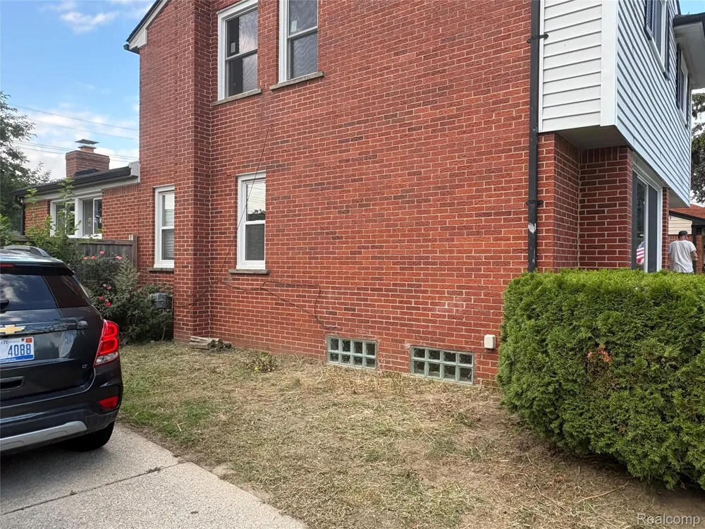 18259 Spring Court S Fraser City, MI 48026