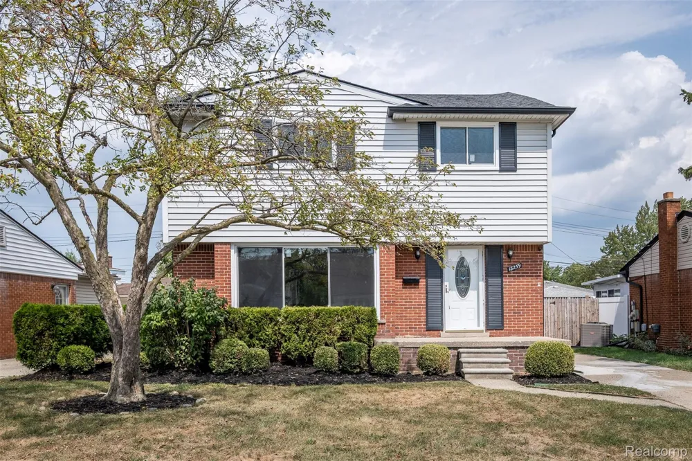 18259 Spring Court S Fraser City, MI 48026