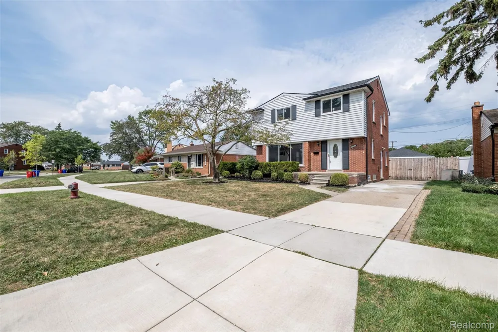 18259 Spring Court S Fraser City, MI 48026