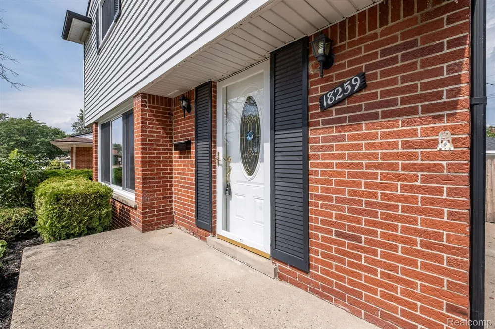 18259 Spring Court S Fraser City, MI 48026
