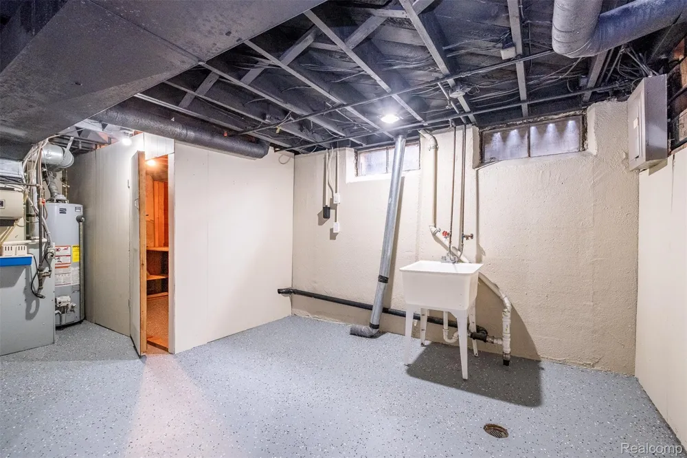 18259 Spring Court S Fraser City, MI 48026