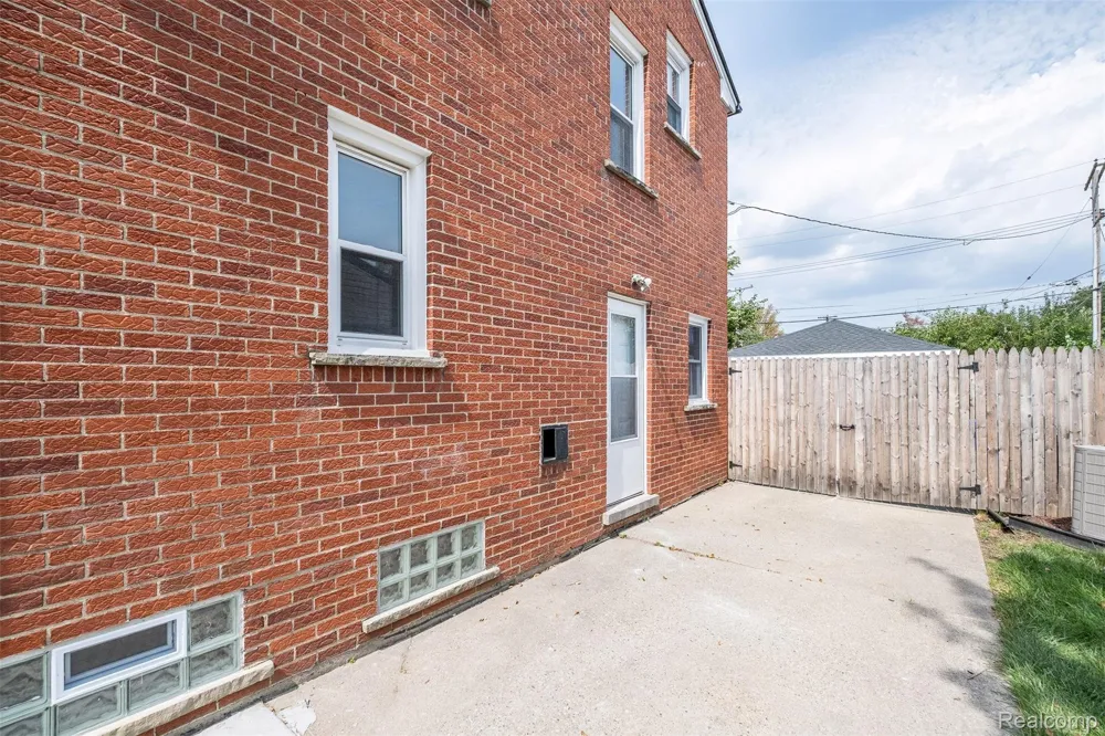 18259 Spring Court S Fraser City, MI 48026