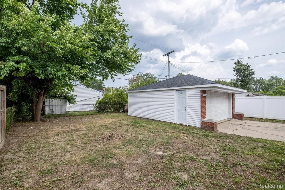 18259 Spring Court S Fraser City, MI 48026