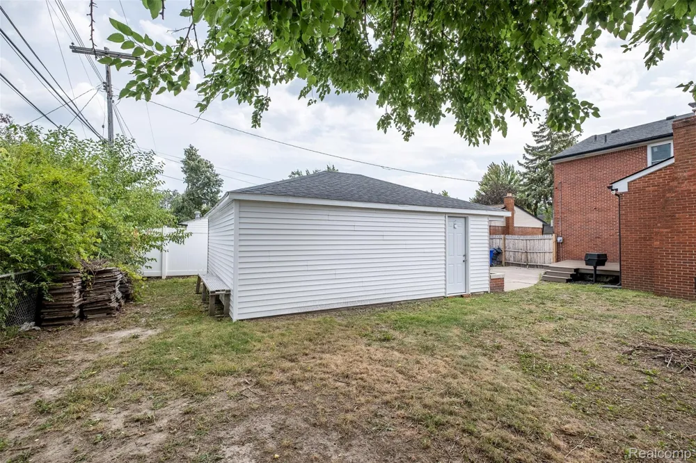 18259 Spring Court S Fraser City, MI 48026