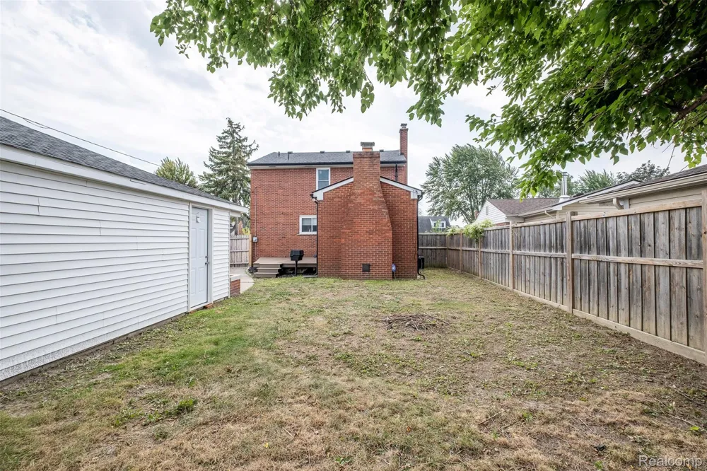 18259 Spring Court S Fraser City, MI 48026