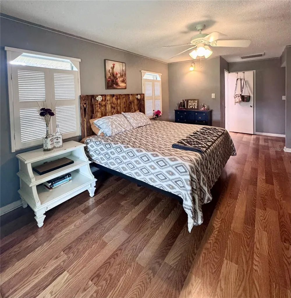 6088 FAIRWAY DRIVE Ridge Manor, FL 33523