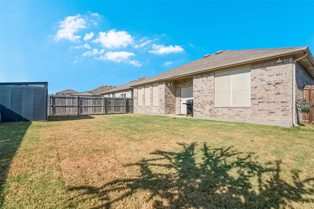 1048 Waverly Drive Van Alstyne, TX 75495