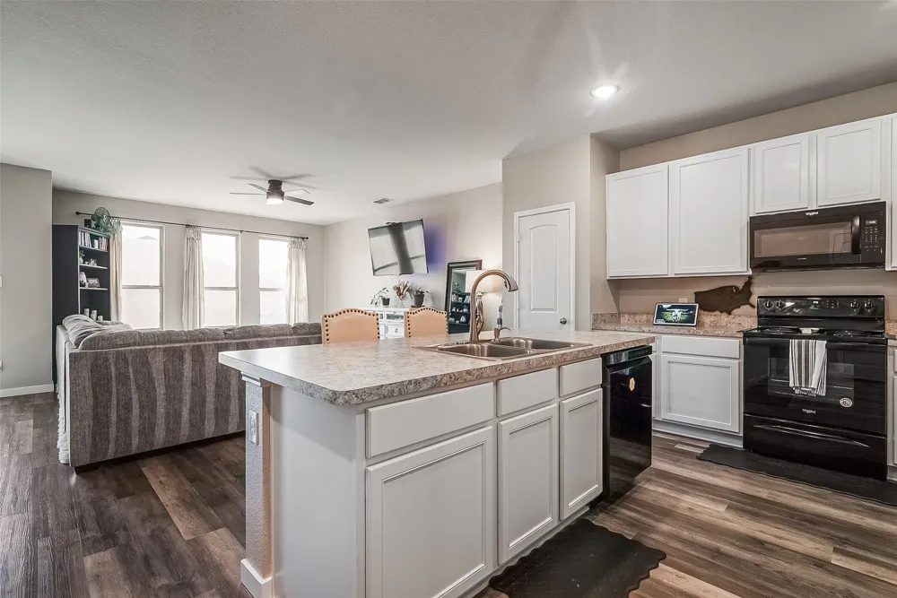 1048 Waverly Drive Van Alstyne, TX 75495