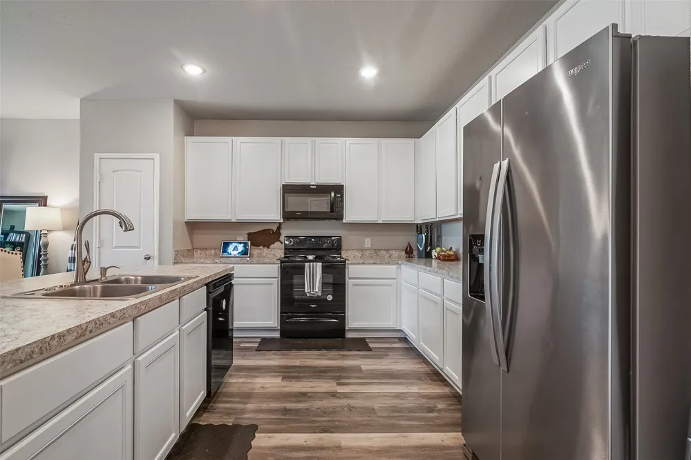 1048 Waverly Drive Van Alstyne, TX 75495