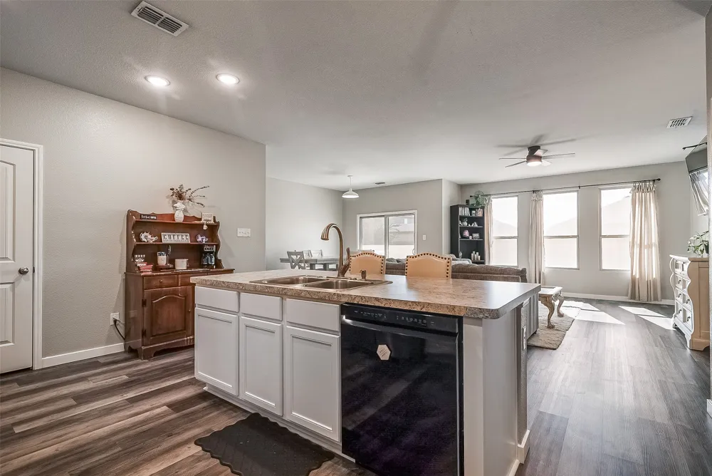 1048 Waverly Drive Van Alstyne, TX 75495