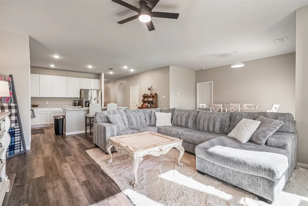 1048 Waverly Drive Van Alstyne, TX 75495