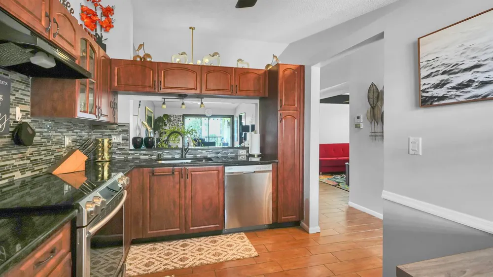 7618 Tahiti Lane #206 Lake Worth, FL 33467