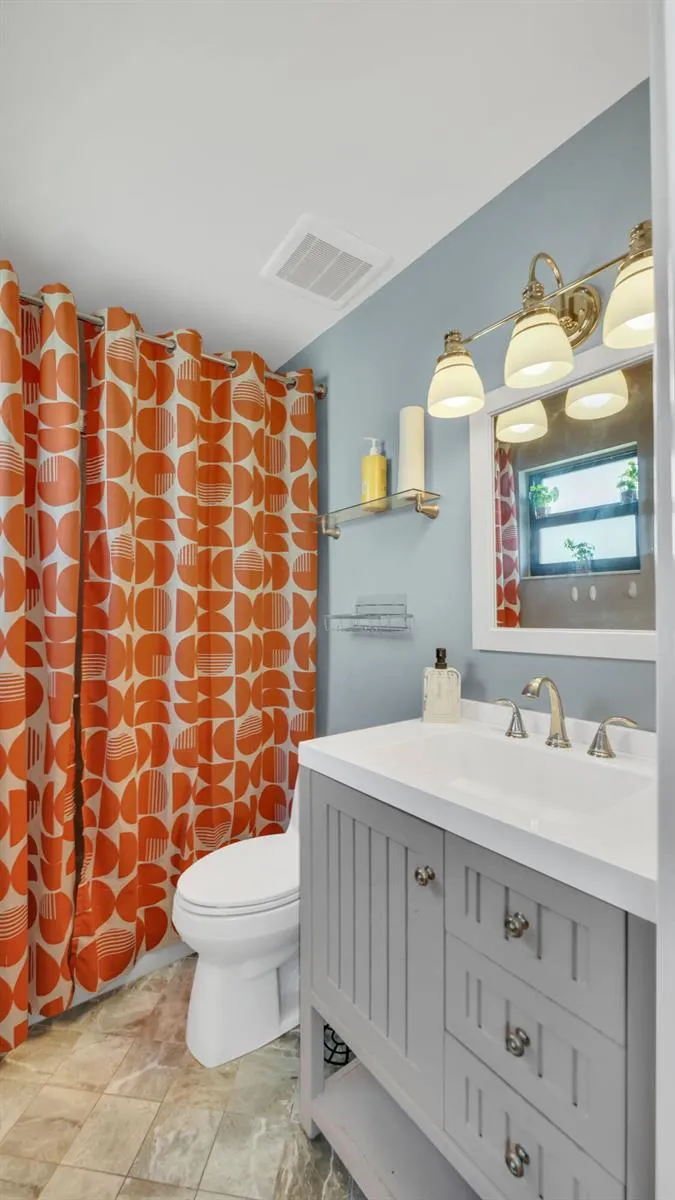 7618 Tahiti Lane #206 Lake Worth, FL 33467