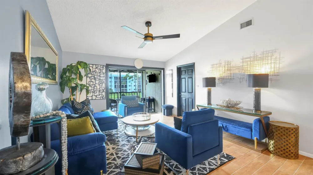 7618 Tahiti Lane #206 Lake Worth, FL 33467