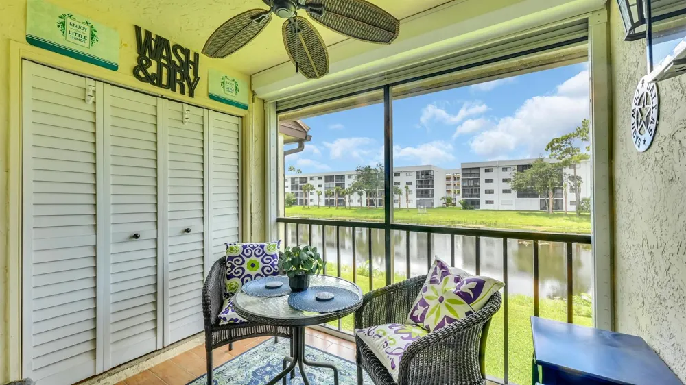 7618 Tahiti Lane #206 Lake Worth, FL 33467