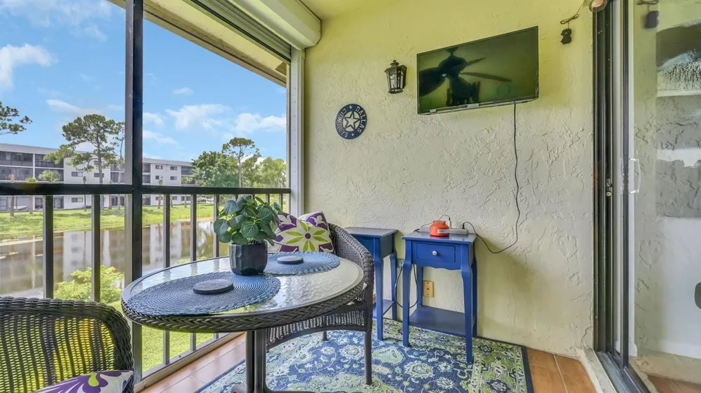 7618 Tahiti Lane #206 Lake Worth, FL 33467