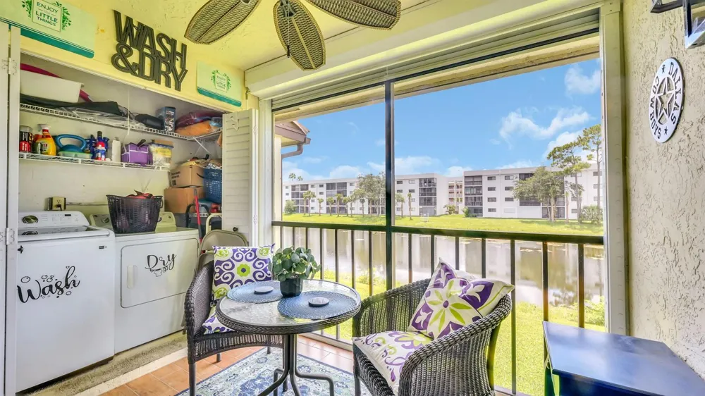 7618 Tahiti Lane #206 Lake Worth, FL 33467