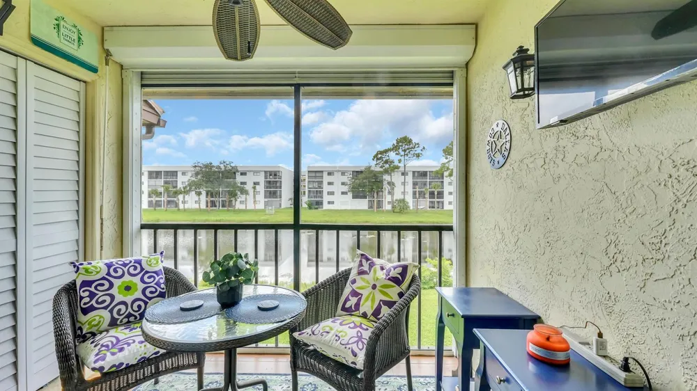 7618 Tahiti Lane #206 Lake Worth, FL 33467