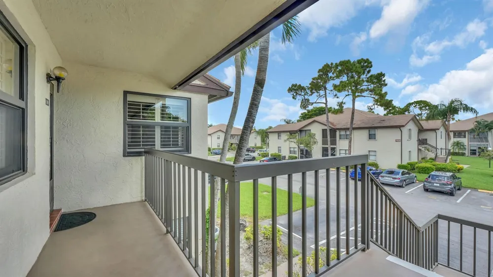 7618 Tahiti Lane #206 Lake Worth, FL 33467