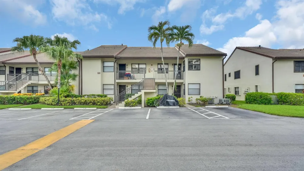 7618 Tahiti Lane #206 Lake Worth, FL 33467