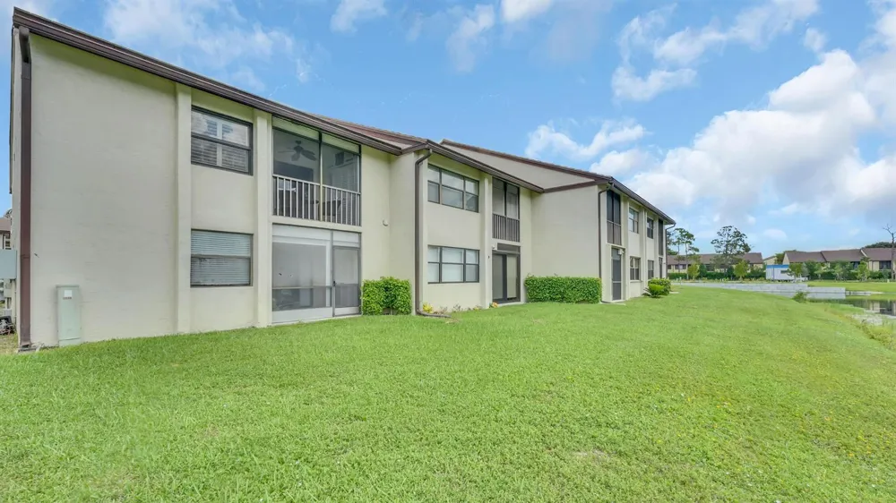 7618 Tahiti Lane #206 Lake Worth, FL 33467