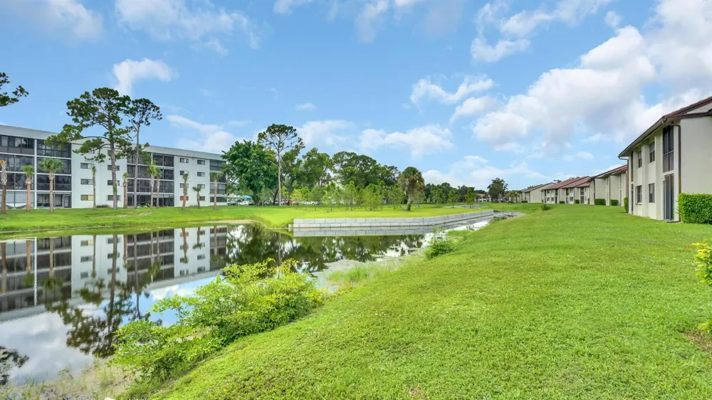 7618 Tahiti Lane #206 Lake Worth, FL 33467