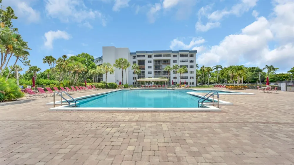 7618 Tahiti Lane #206 Lake Worth, FL 33467