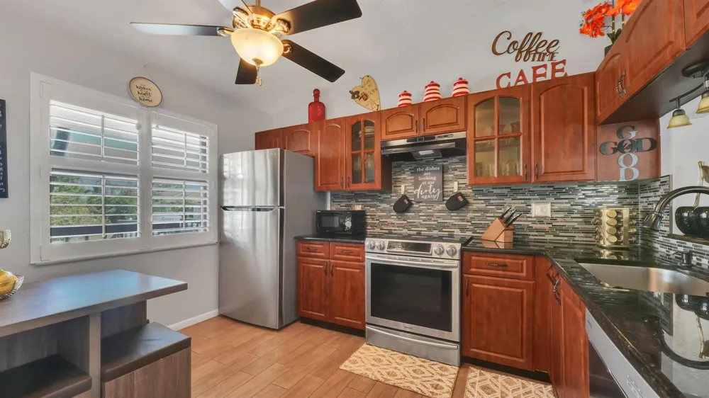 7618 Tahiti Lane #206 Lake Worth, FL 33467