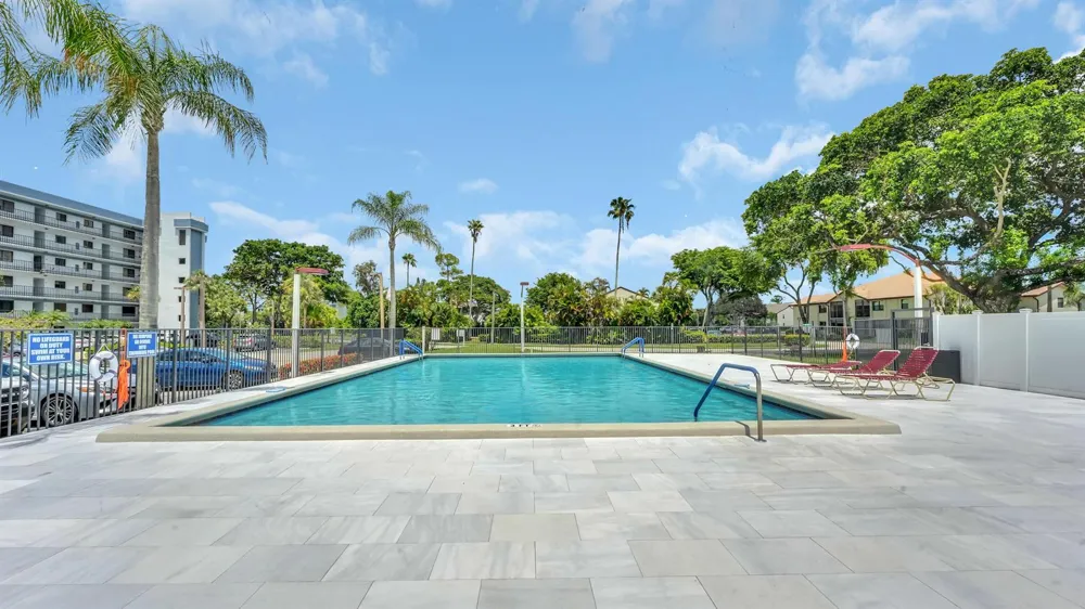 7618 Tahiti Lane #206 Lake Worth, FL 33467