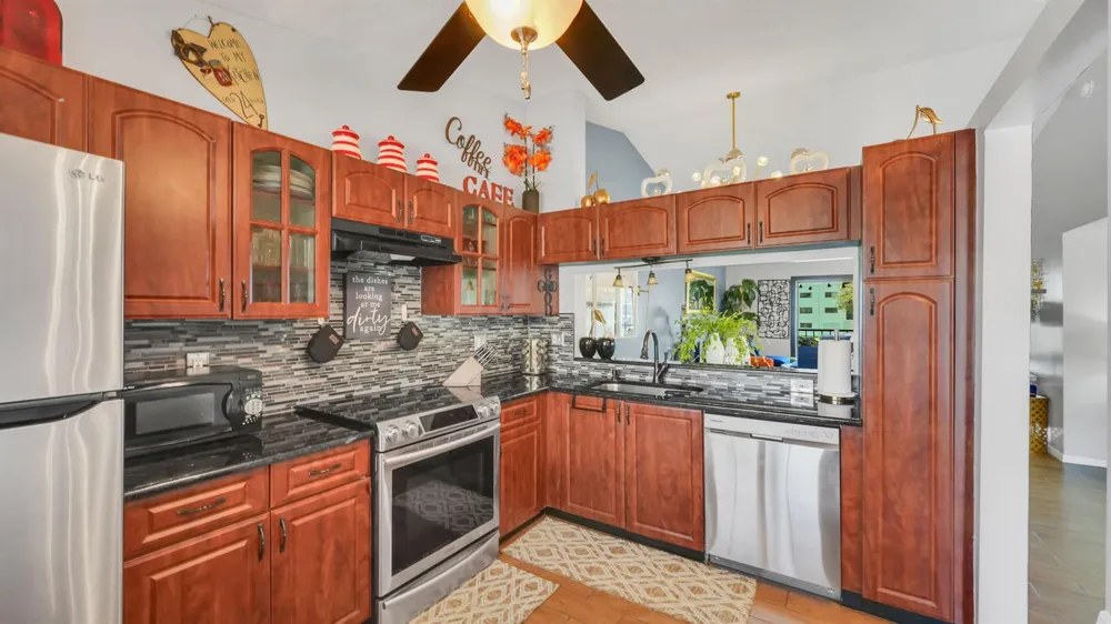 7618 Tahiti Lane #206 Lake Worth, FL 33467