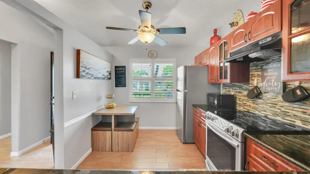 7618 Tahiti Lane #206 Lake Worth, FL 33467