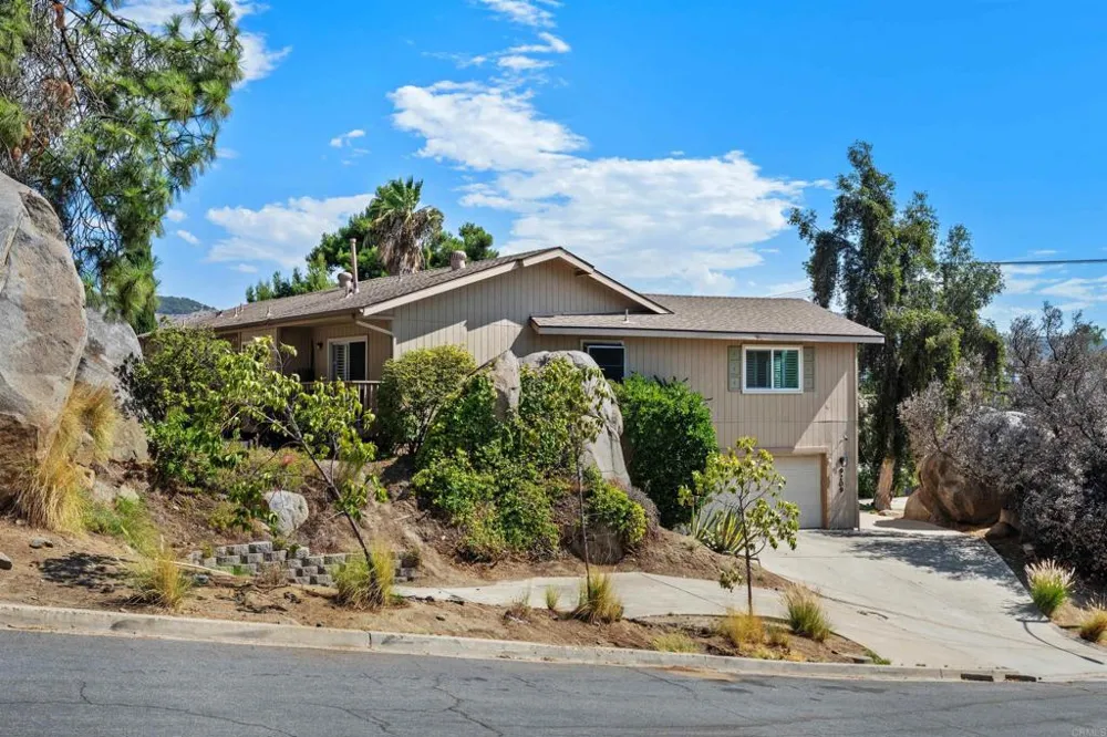 9209 Lakeview Terrace Lakeside, CA 92040