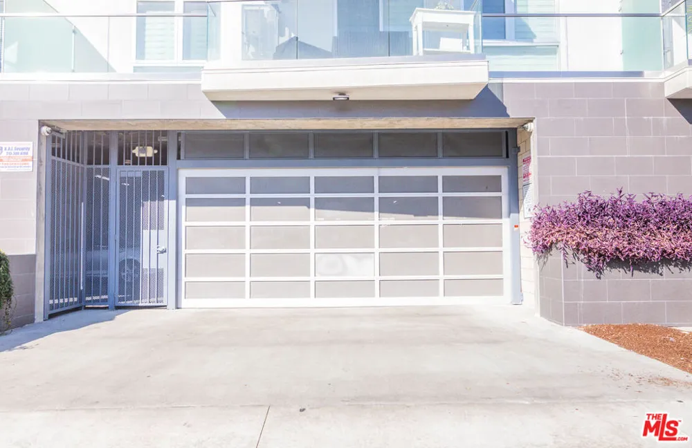 105 S Mariposa Avenue #203 Los Angeles, CA 90004