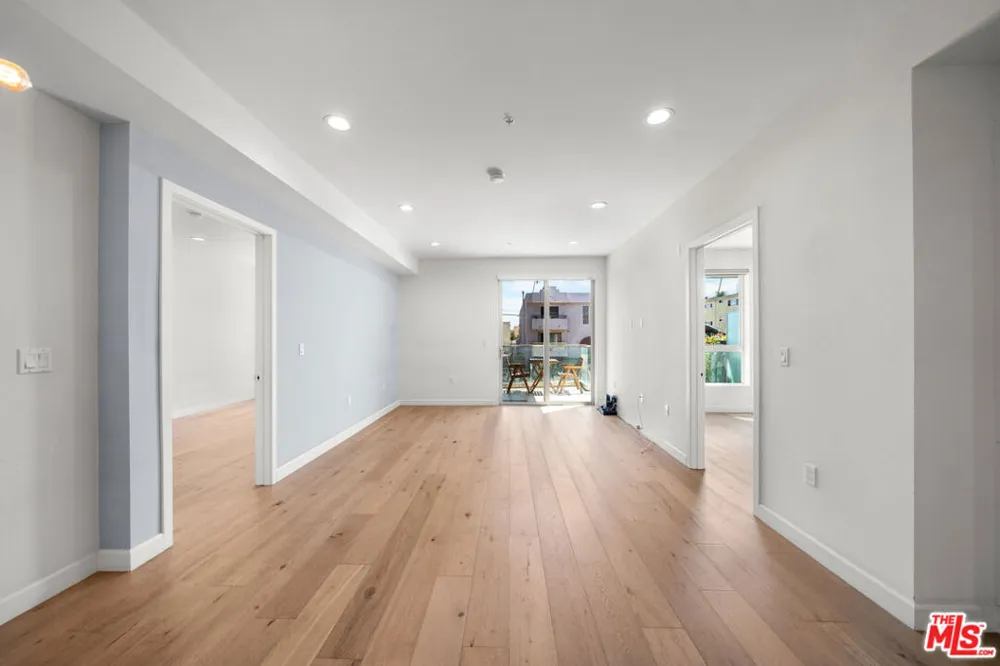 105 S Mariposa Avenue #203 Los Angeles, CA 90004
