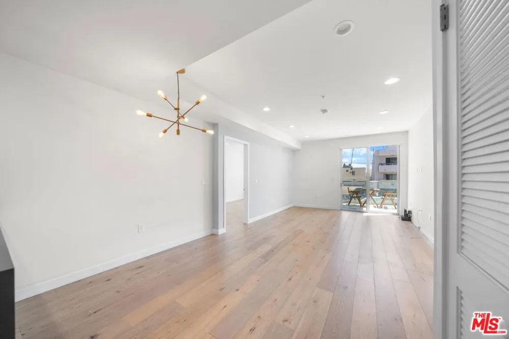 105 S Mariposa Avenue #203 Los Angeles, CA 90004