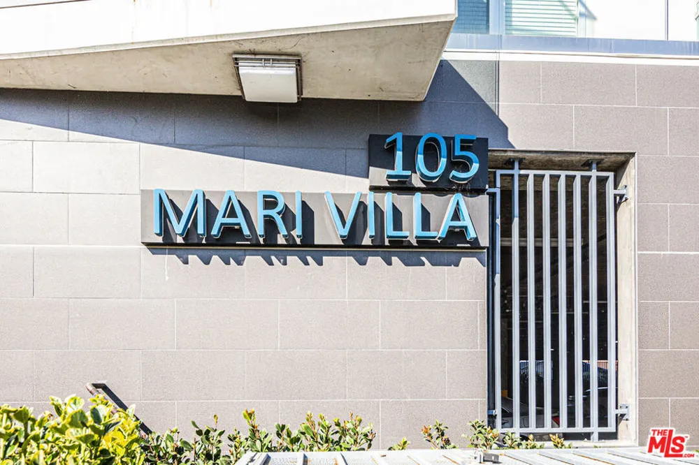 105 S Mariposa Avenue #203 Los Angeles, CA 90004