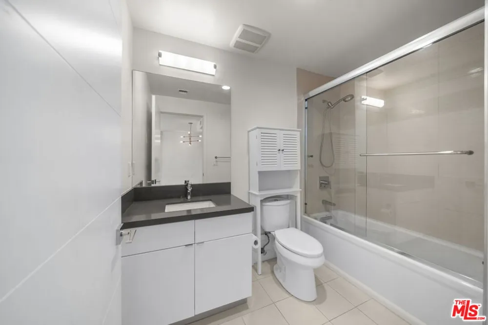105 S Mariposa Avenue #203 Los Angeles, CA 90004
