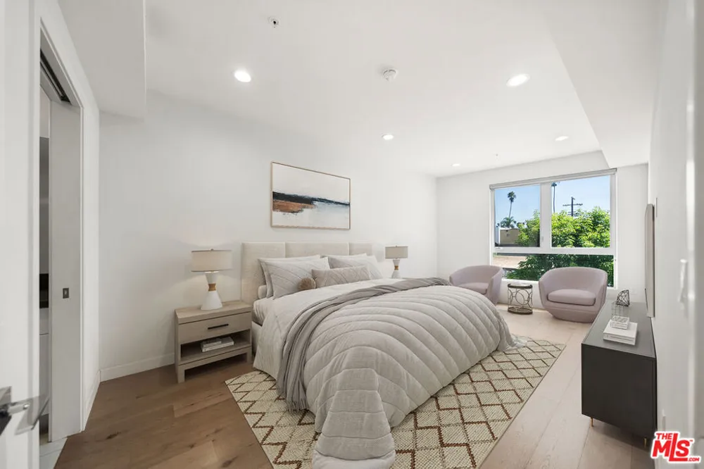 105 S Mariposa Avenue #203 Los Angeles, CA 90004