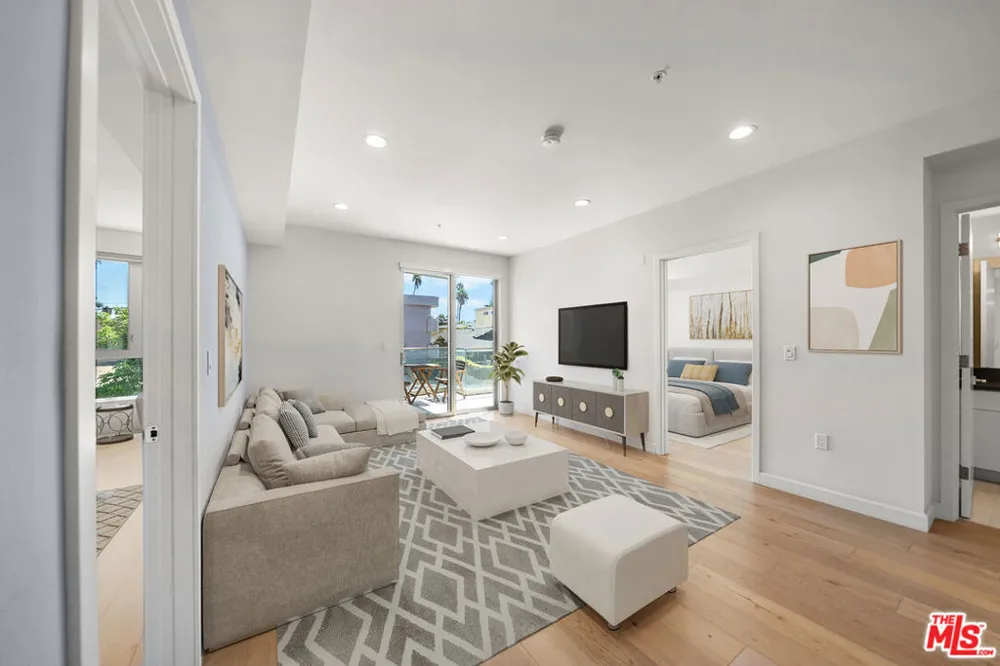 105 S Mariposa Avenue #203 Los Angeles, CA 90004