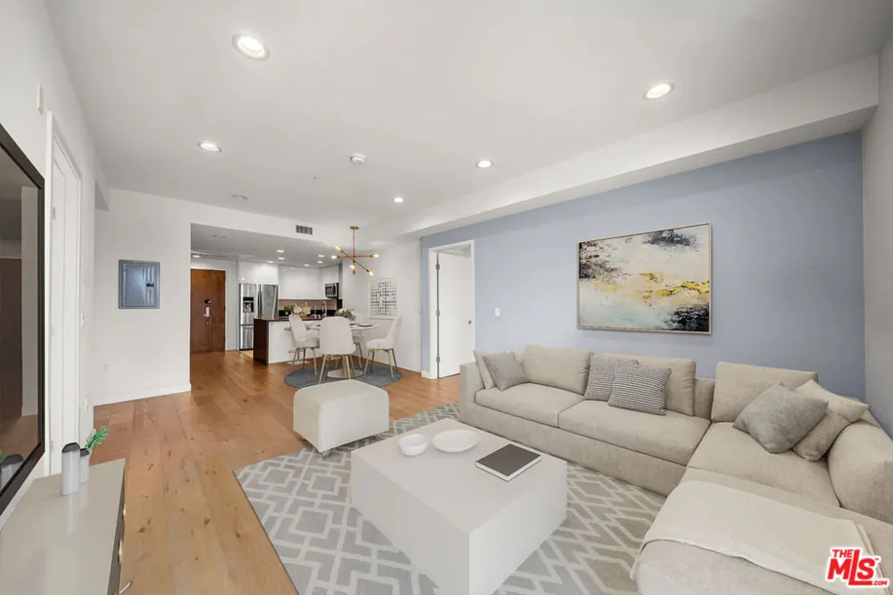 105 S Mariposa Avenue #203 Los Angeles, CA 90004