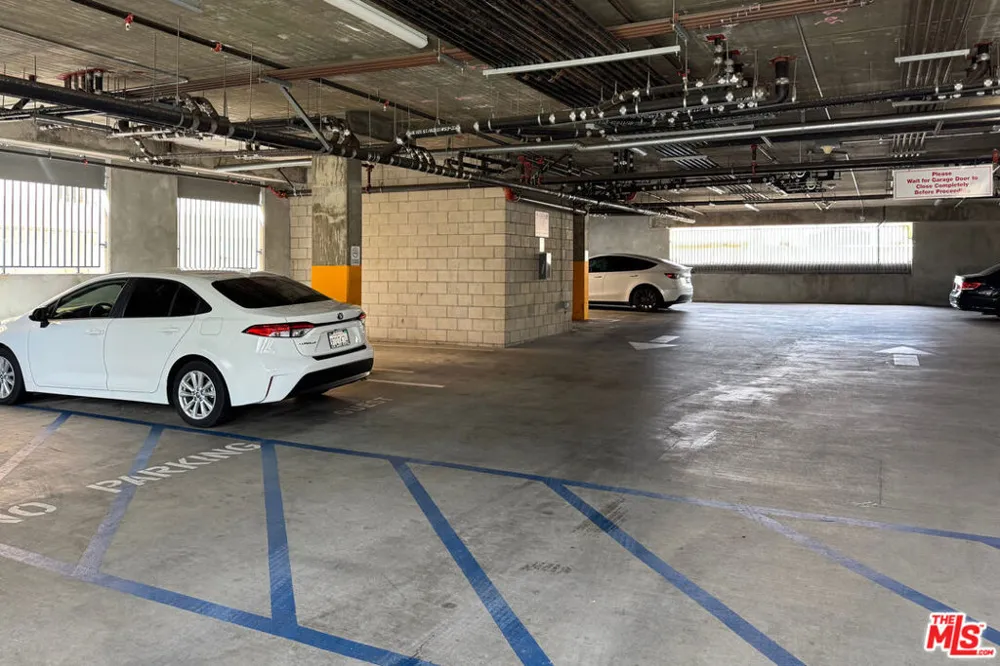 105 S Mariposa Avenue #203 Los Angeles, CA 90004