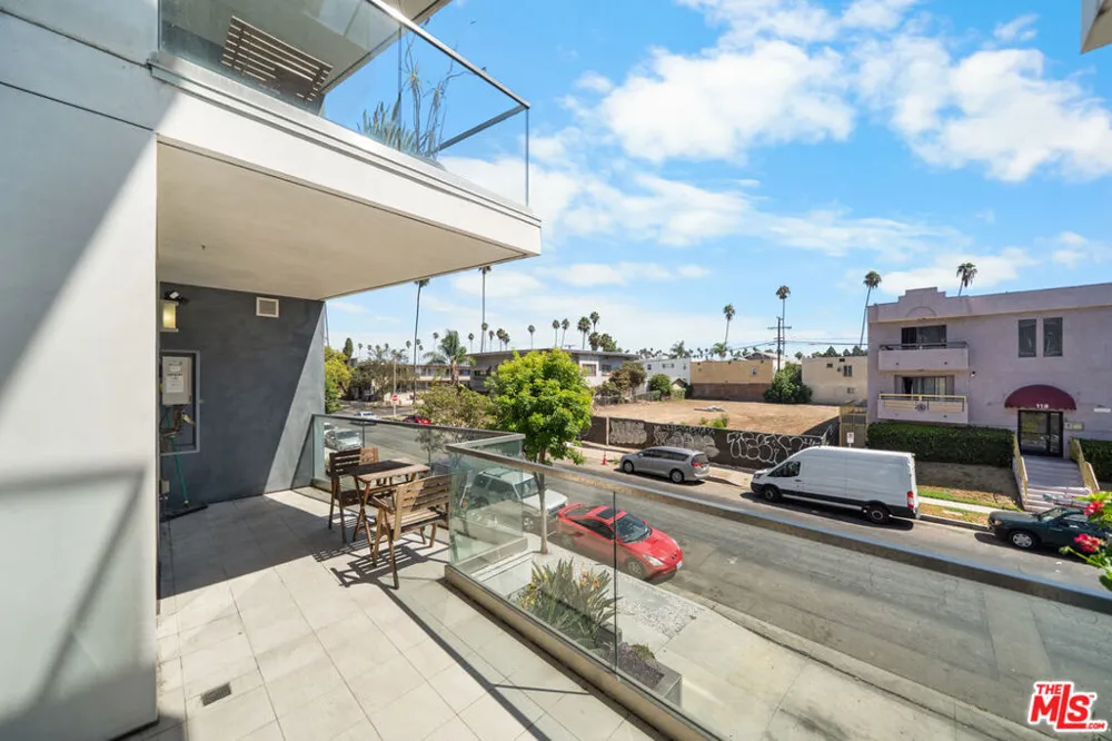 105 S Mariposa Avenue #203 Los Angeles, CA 90004