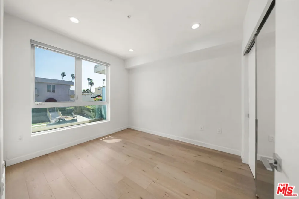 105 S Mariposa Avenue #203 Los Angeles, CA 90004