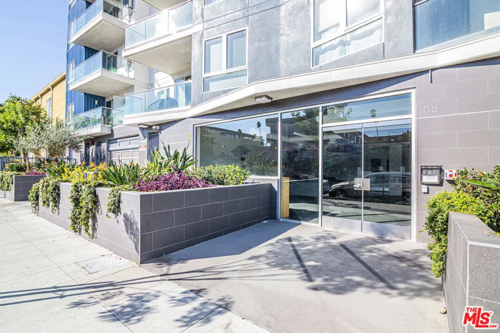105 S Mariposa Avenue #203 Los Angeles, CA 90004