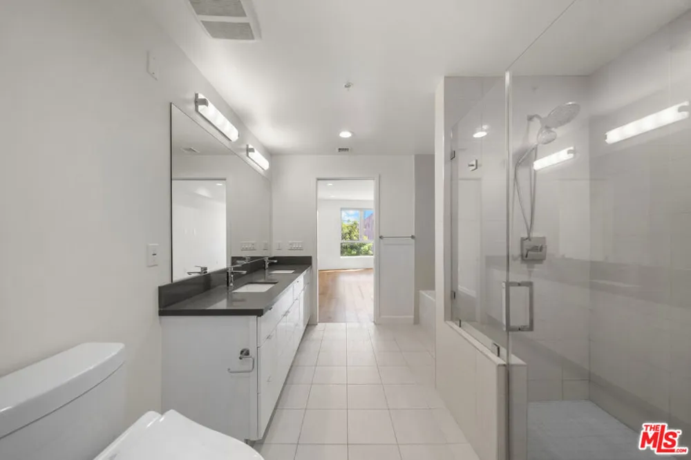 105 S Mariposa Avenue #203 Los Angeles, CA 90004