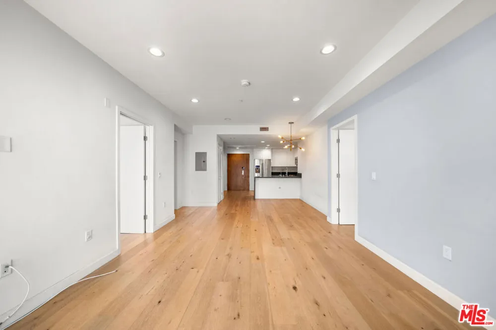 105 S Mariposa Avenue #203 Los Angeles, CA 90004