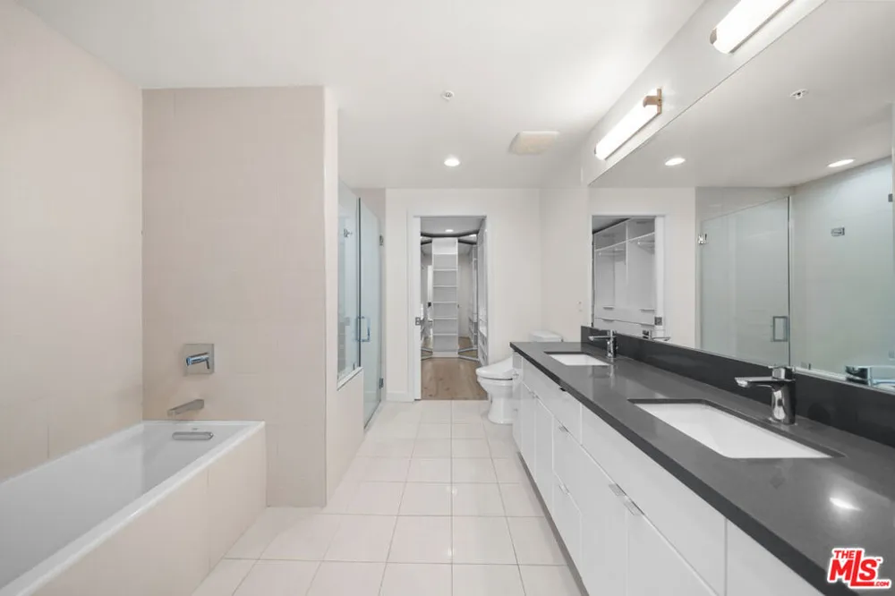 105 S Mariposa Avenue #203 Los Angeles, CA 90004